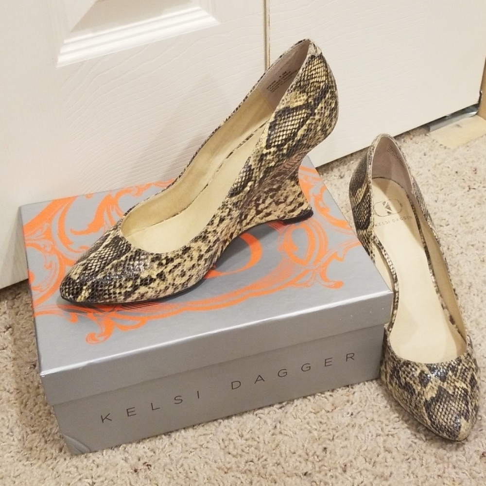 Kelsi Dagger Heels
